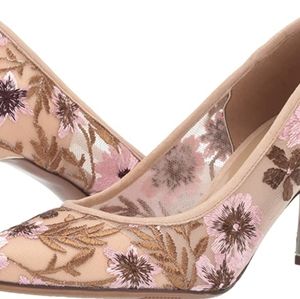 Brand new Naturalizer Natalie 6 Pump